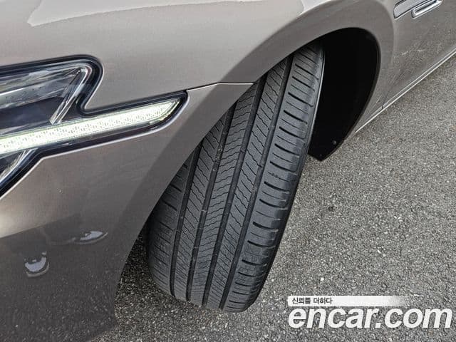 Genesis G90 Premium Luxury, 2019 20