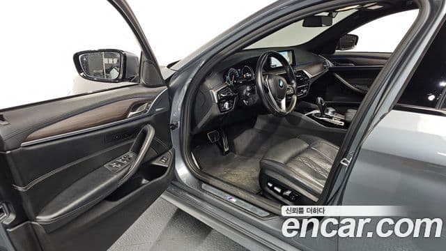 BMW 5시리즈 (G30) 520d M Sport Plus, 2017 10