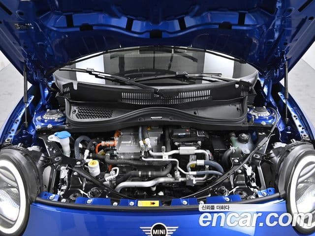 Mini Cooper Электрический (Electric) 4세대 SE favored, 2024 6