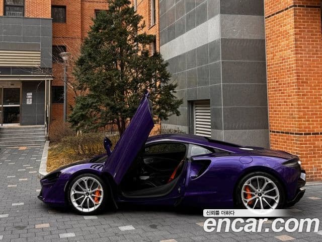 맥라렌 아투라 3.0 купе, 2024 13