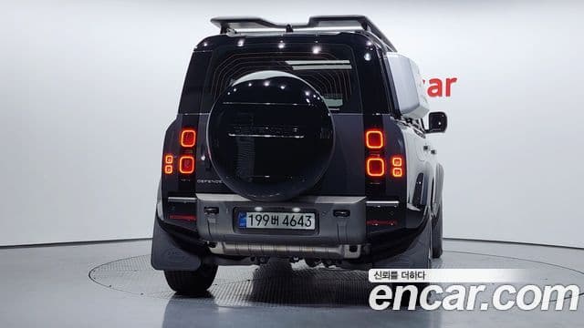 Land Rover Defender (L663) 110 P300 X-Dynamic SE, 2025 4