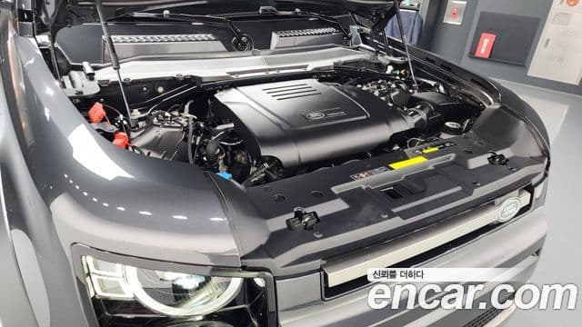 Land Rover Defender (L663) 110 P300 X-Dynamic SE, 2025 6