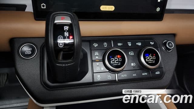 Land Rover Defender (L663) 110 P300 X-Dynamic SE, 2025 9