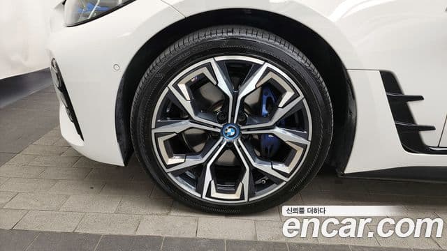 BMW i4 eDrive40 M Sport Pro, 2024 все фото