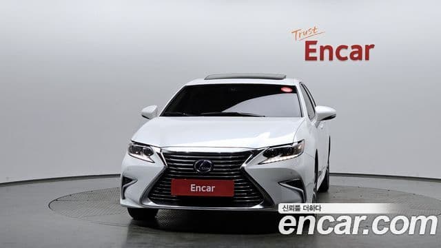 Lexus New ES300h XV60, 2018 3