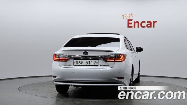 Lexus New ES300h XV60, 2018 4