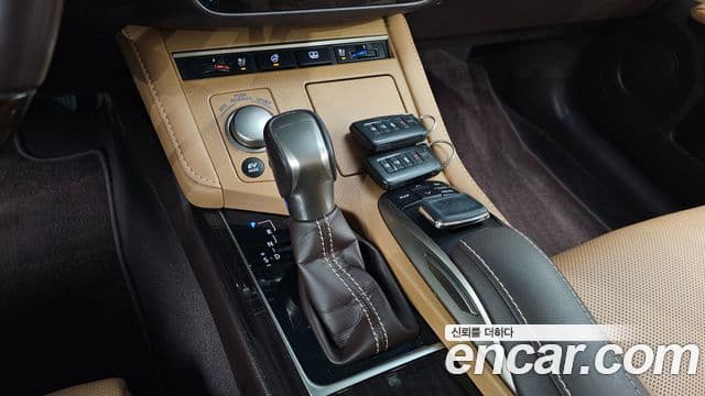 Lexus New ES300h XV60, 2018 9