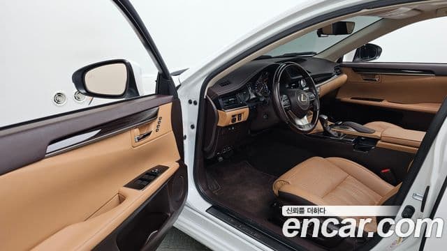 Lexus New ES300h XV60, 2018 10