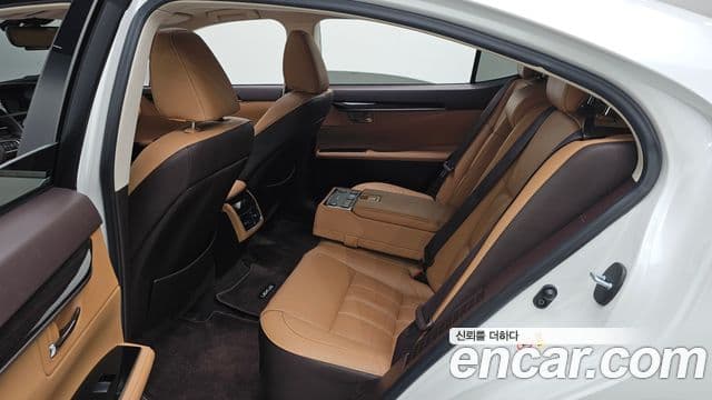 Lexus New ES300h XV60, 2018 12