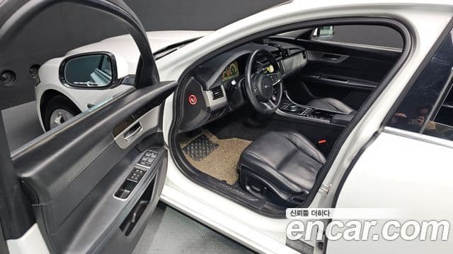 Jaguar XF (X260) 20d Prestige AWD, 2018 10