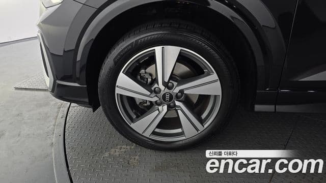 Audi Q2 Premium, 2023 все фото