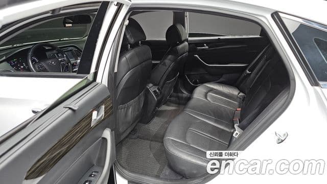 Hyundai LF Sonata Special, 2016 11