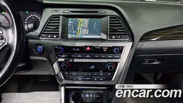 Hyundai LF Sonata Special, 2016 16