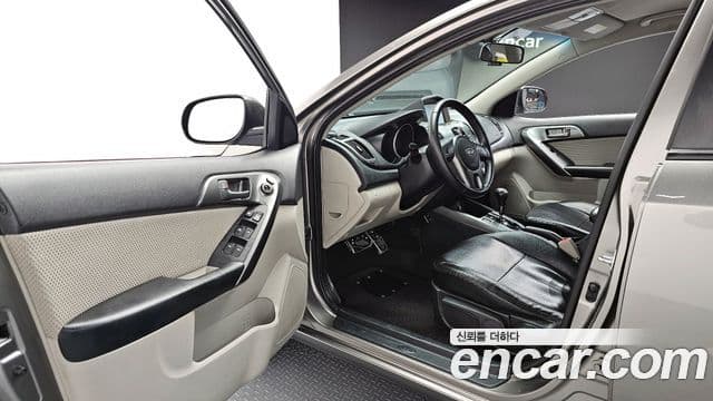 Kia Forte 1.6 CVVT Si, 2010 11