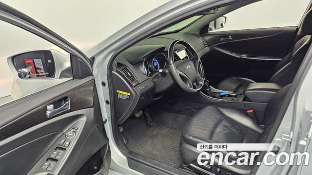 Hyundai YF Sonata Luxury, 2012 10