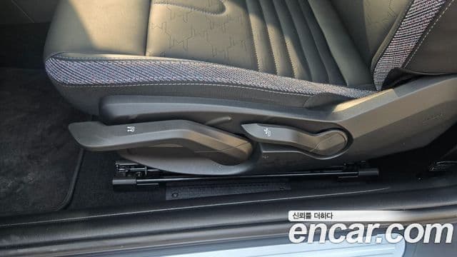 Mini Cooper C 4세대 Classic, 2025 11