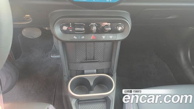 Mini Cooper C 4세대 Classic, 2025 12