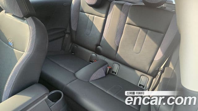 Mini Cooper C 4세대 Classic, 2025 13