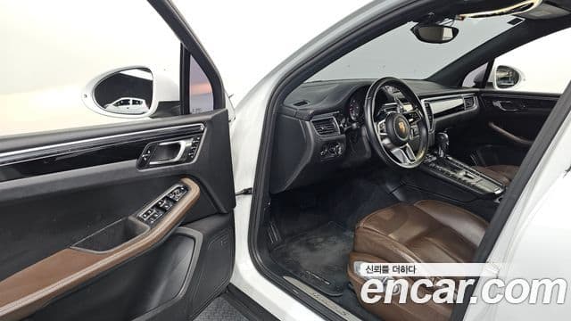 Porsche Macan 95B, 2015 10