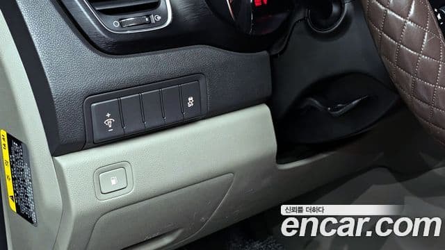 Kia All New Carnival Luxury, 2017 17