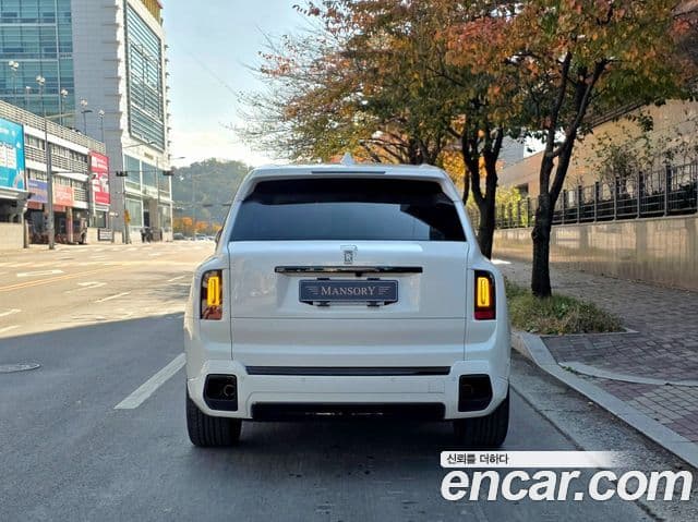 Rolls-Royce Cullinan 6.7 V12 чёрный эмблема, badge, 2025 4