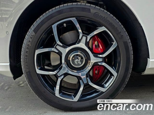 Rolls-Royce Cullinan 6.7 V12 чёрный эмблема, badge, 2025 все фото