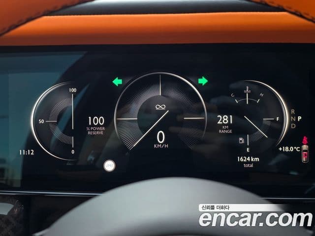 Rolls-Royce Cullinan 6.7 V12 чёрный эмблема, badge, 2025 8