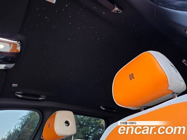 Rolls-Royce Cullinan 6.7 V12 чёрный эмблема, badge, 2025 16