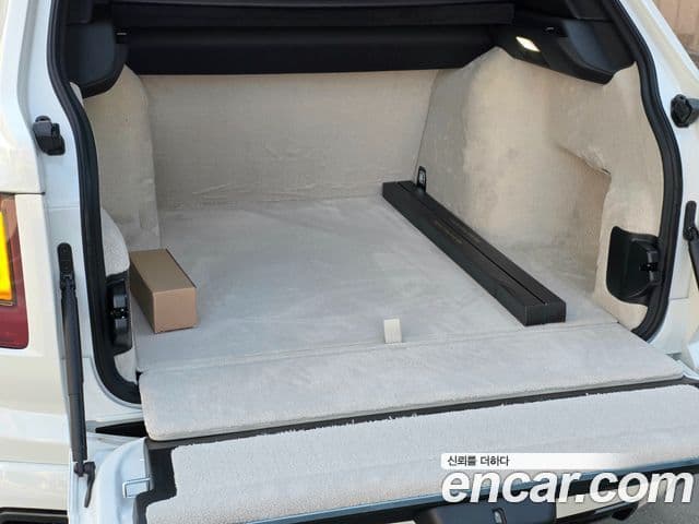 Rolls-Royce Cullinan 6.7 V12 чёрный эмблема, badge, 2025 18