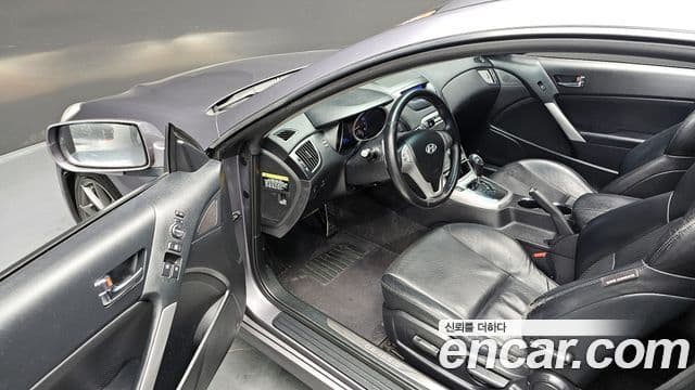 Hyundai Genesis купе 380 GT-RW, 2010 12