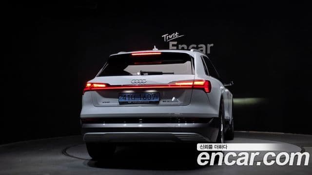 Audi e-Tron, 2022 4