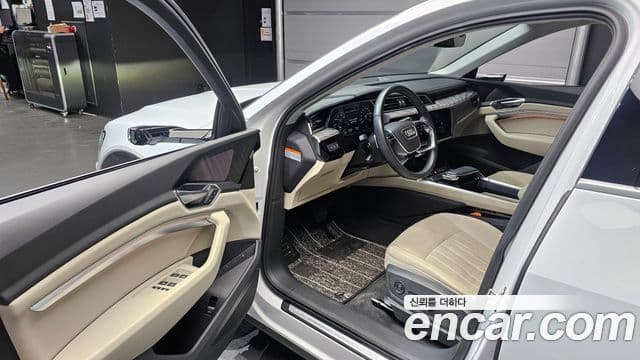 Audi e-Tron, 2022 10