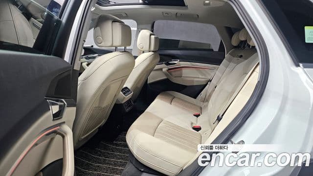 Audi e-Tron, 2022 13