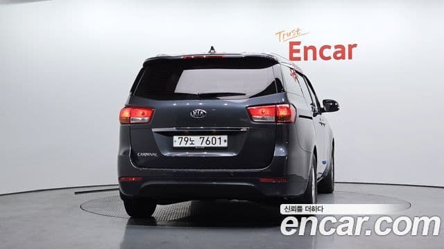 Kia All New Carnival Luxury, 2017 4