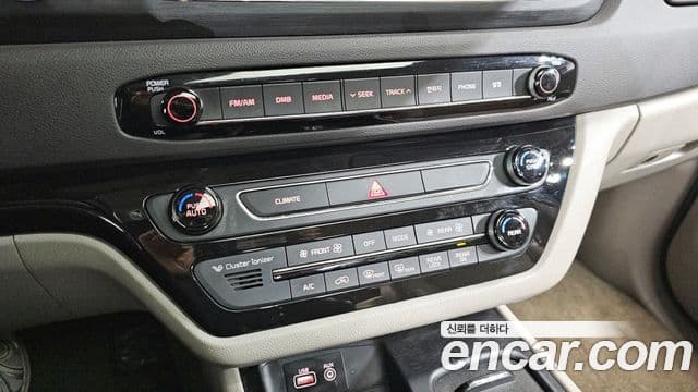 Kia All New Carnival Luxury, 2017 17