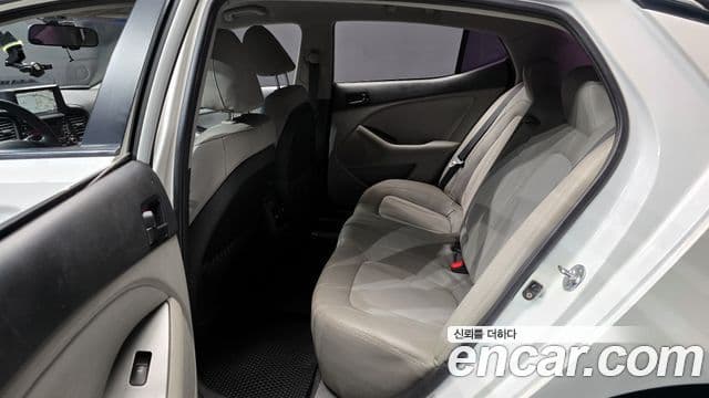 Kia K5 Special, 2011 13