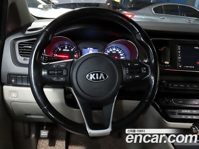 Kia The / новый New Carnival Luxury, 2019 11