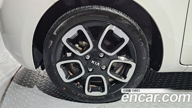 Kia The / новый New Ray Signature, 2021 все фото