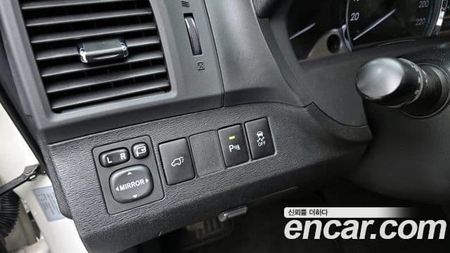 Toyota 벤자 1세대, 2013 17