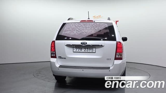 Kia Carnival R Premium, 2013 4