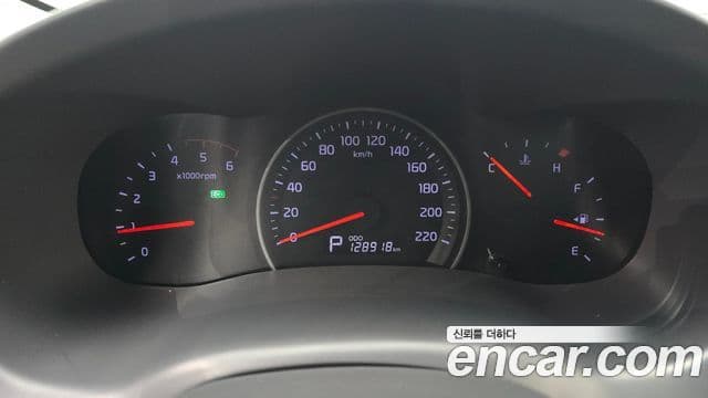 Kia Carnival R Premium, 2013 8