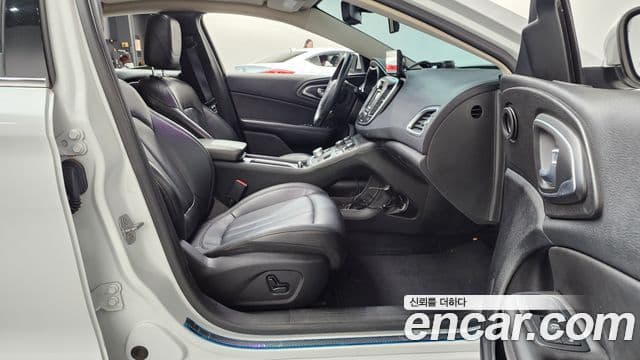 크라이슬러 200 2세대 2.4 Limited, 2015 11