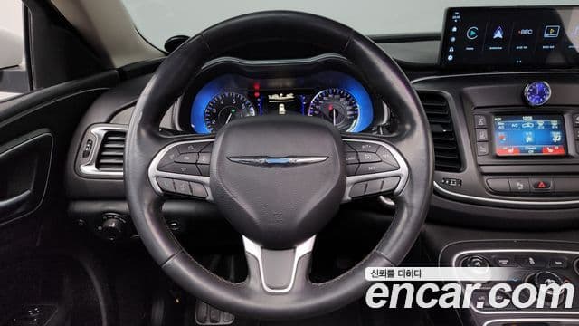 크라이슬러 200 2세대 2.4 Limited, 2015 13