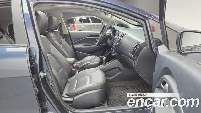 Kia All New Pride Prestige, 2012 10