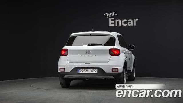 Hyundai Venue Premium, 2025 4