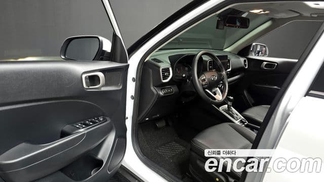 Hyundai Venue Premium, 2025 11