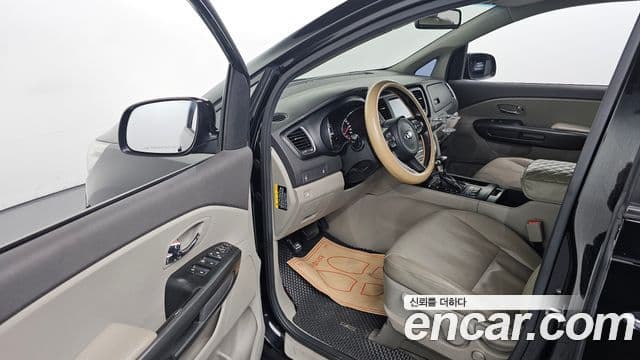 Kia All New Carnival Luxury, 2018 10