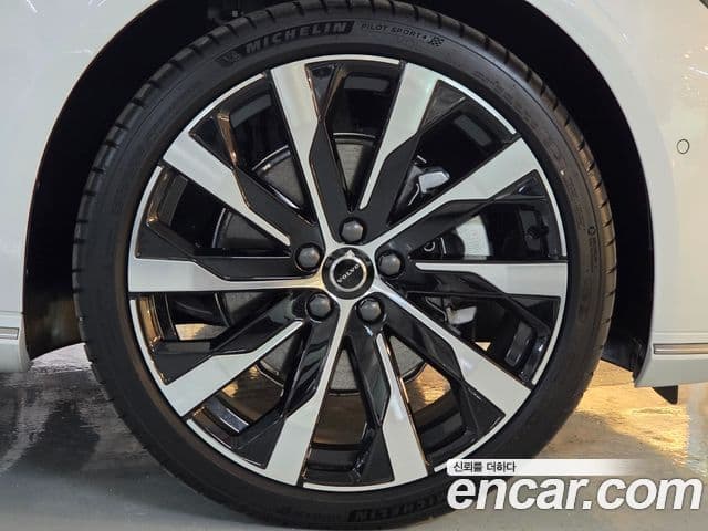 Volvo S90 B5 Ultra Bright, 2026 все фото