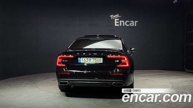 Volvo S60 3세대 B5 Inscription, 2022 4