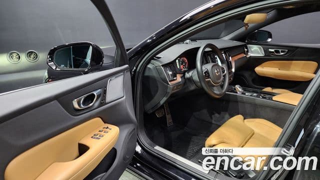 Volvo S60 3세대 B5 Inscription, 2022 11